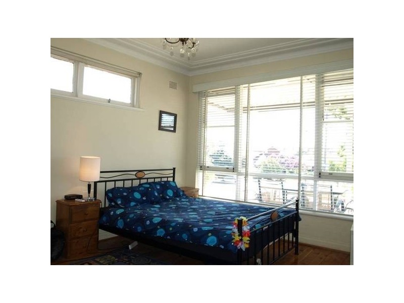 8 Cairns Avenue, Rodd Point NSW 2046