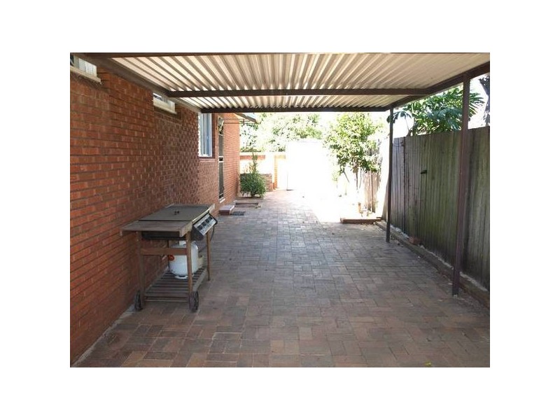 8 Cairns Avenue, Rodd Point NSW 2046