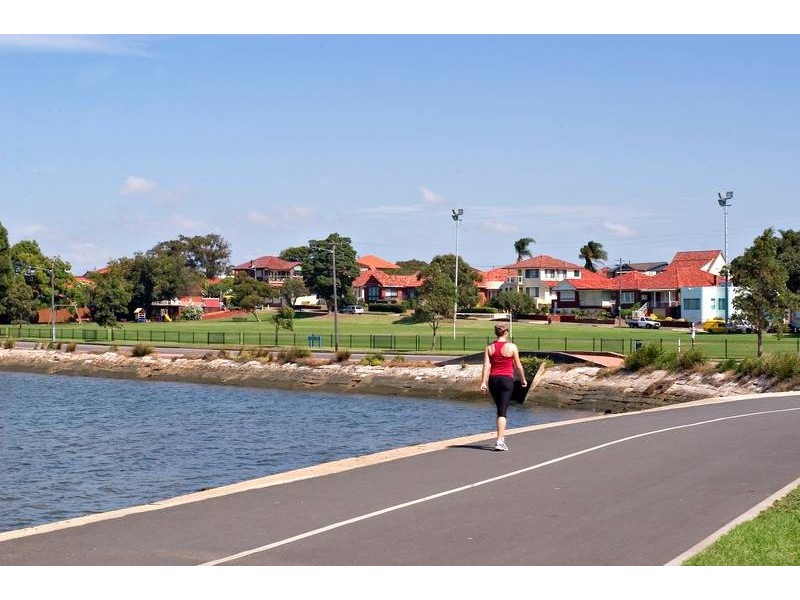12 Arthur Street, Rodd Point NSW 2046
