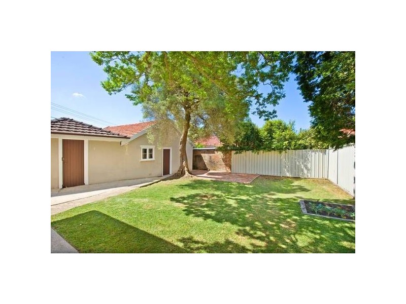 44 Duke Avenue, Rodd Point NSW 2046