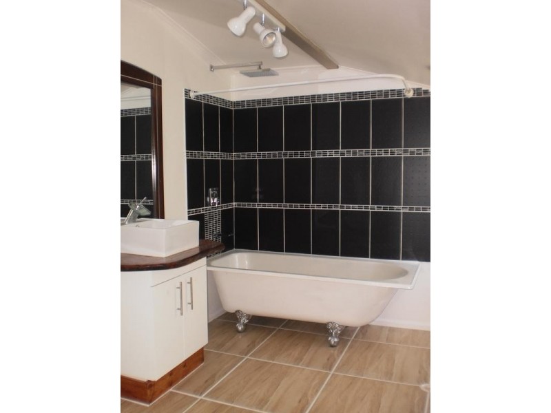 4 Charles Street, Howard QLD 4659