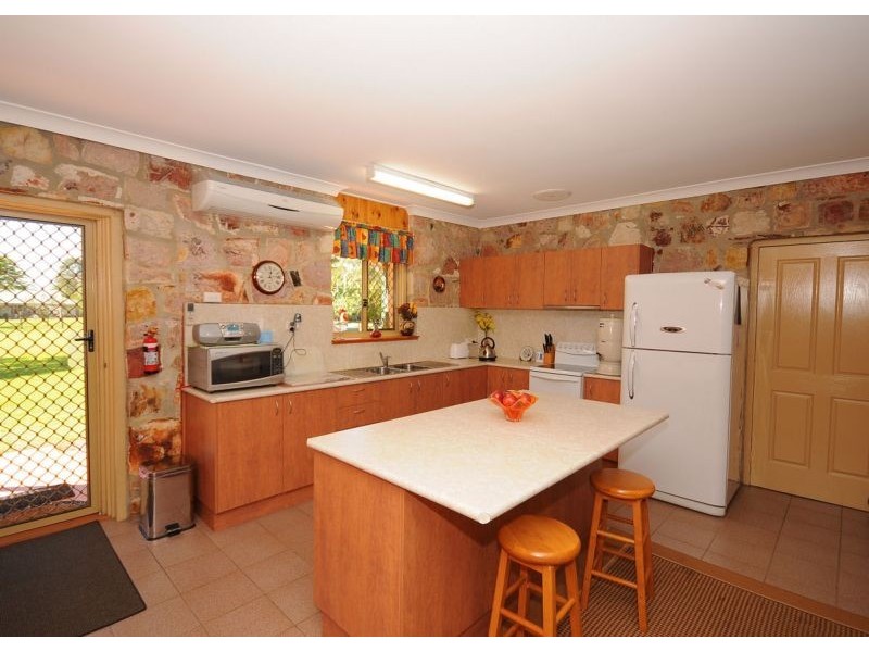 27 PHILIP ST, Howard QLD 4659