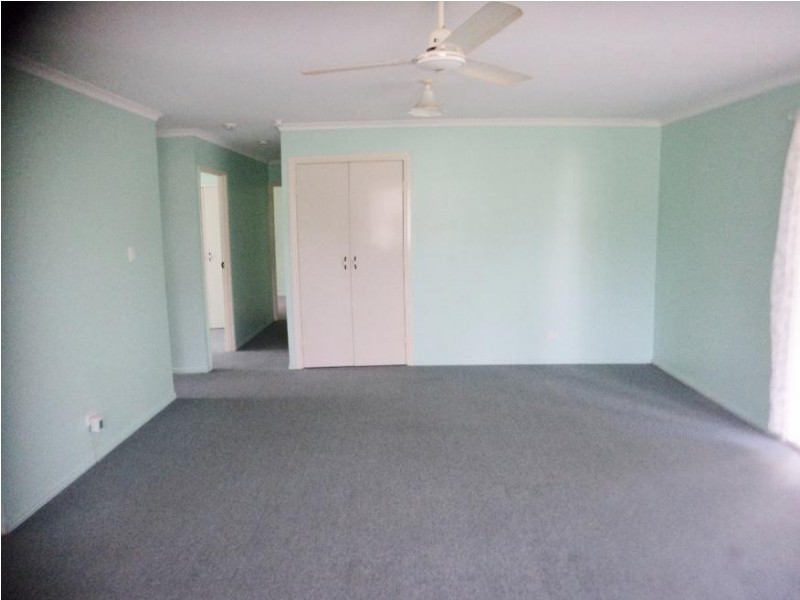 52 Robertson St, Torbanlea QLD 4662