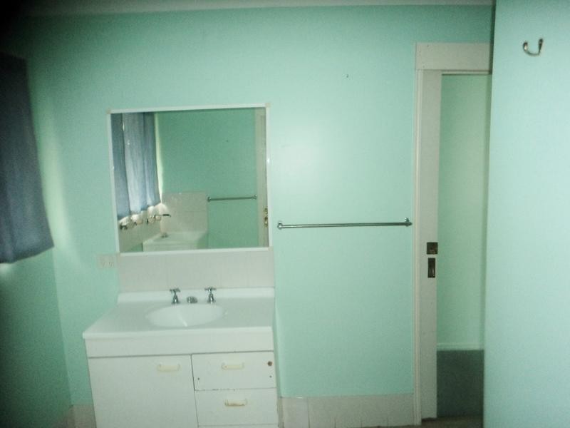 52 Robertson St, Torbanlea QLD 4662