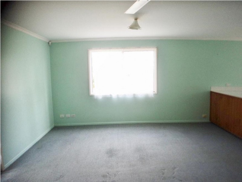 52 Robertson St, Torbanlea QLD 4662