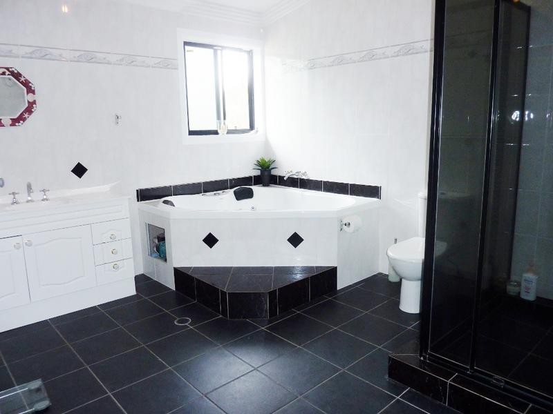 181 Pacific Haven Dr, Howard QLD 4659