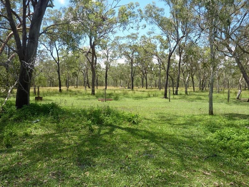 32 & 32A Pacific Haven Cct, Pacific Haven QLD 4659