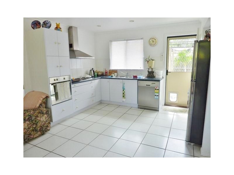 48 James St, Howard QLD 4659