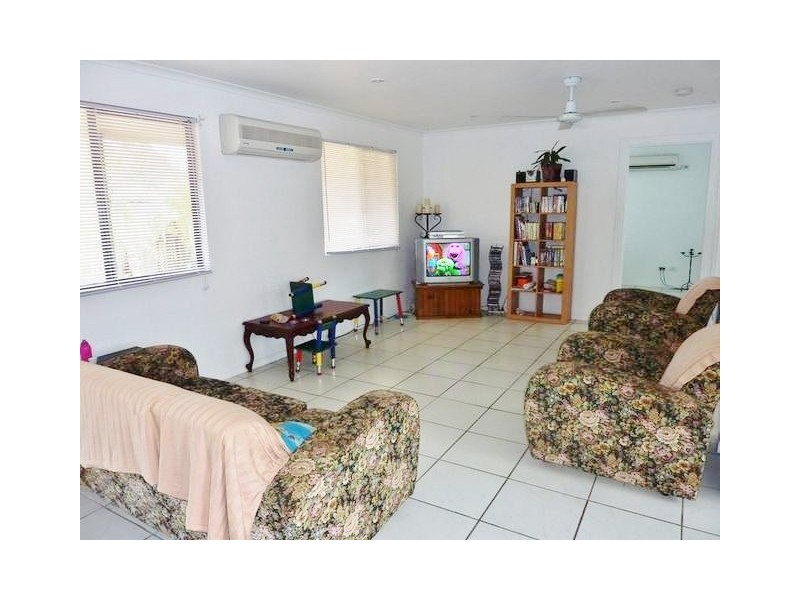 48 James St, Howard QLD 4659