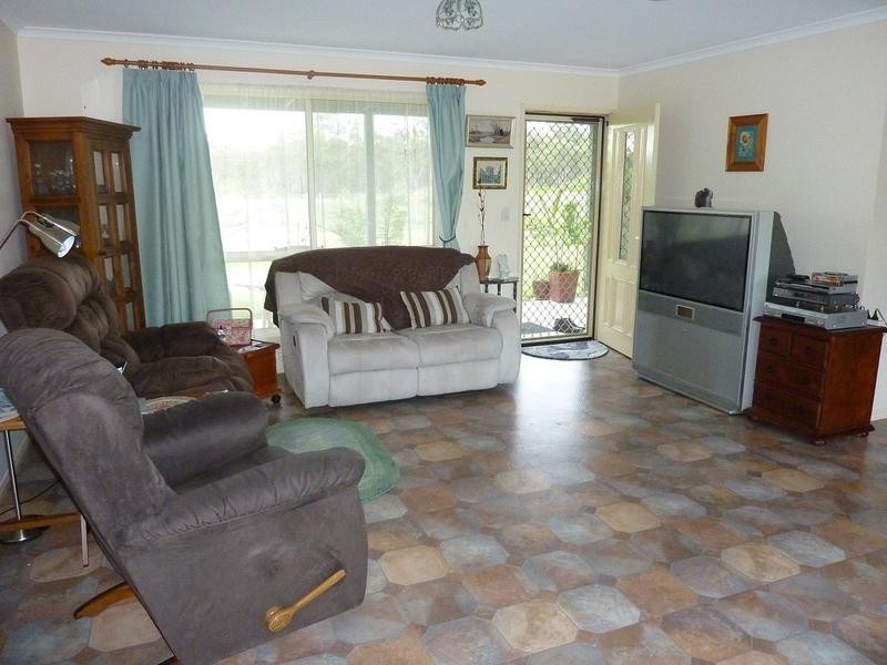 12 Roberts St, Torbanlea QLD 4662