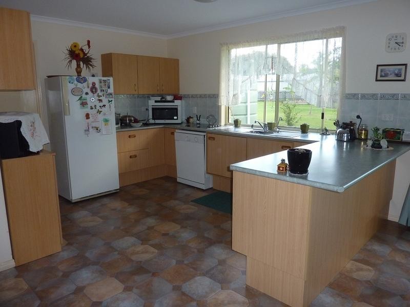 12 Roberts St, Torbanlea QLD 4662