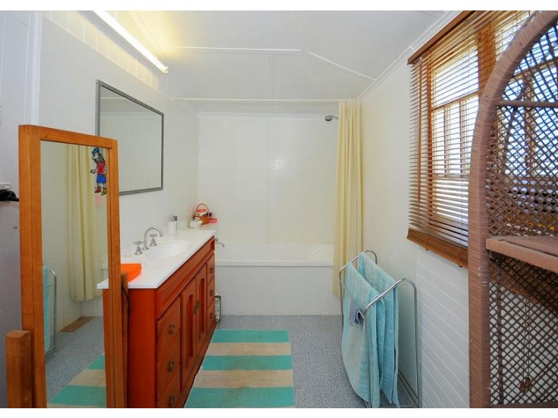 24 Blythe st, Burrum Town QLD 4659