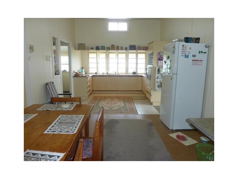 34 Robertson St, Torbanlea QLD 4662