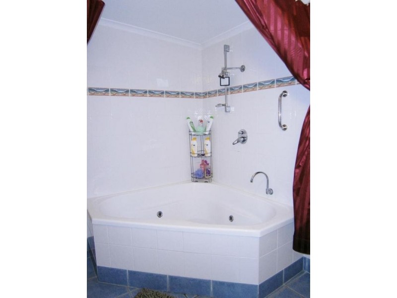 24 Annie St, Howard QLD 4659