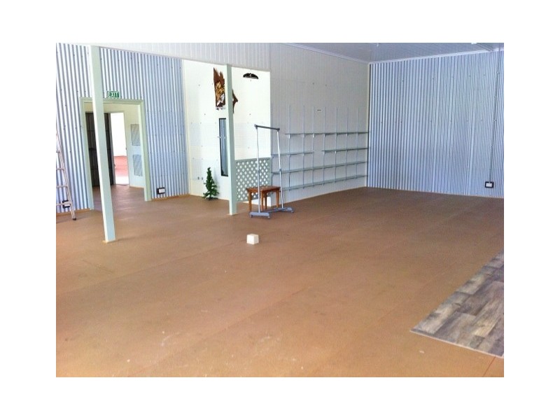 10 Robertson St, Torbanlea QLD 4662