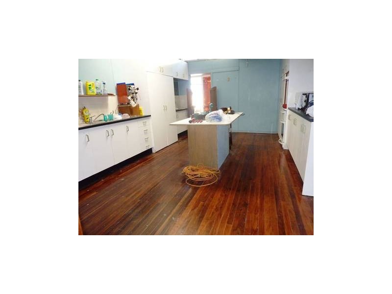 10 Robertson St, Torbanlea QLD 4662