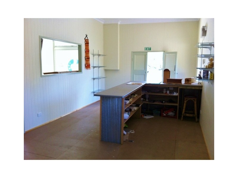 10 Robertson St, Torbanlea QLD 4662