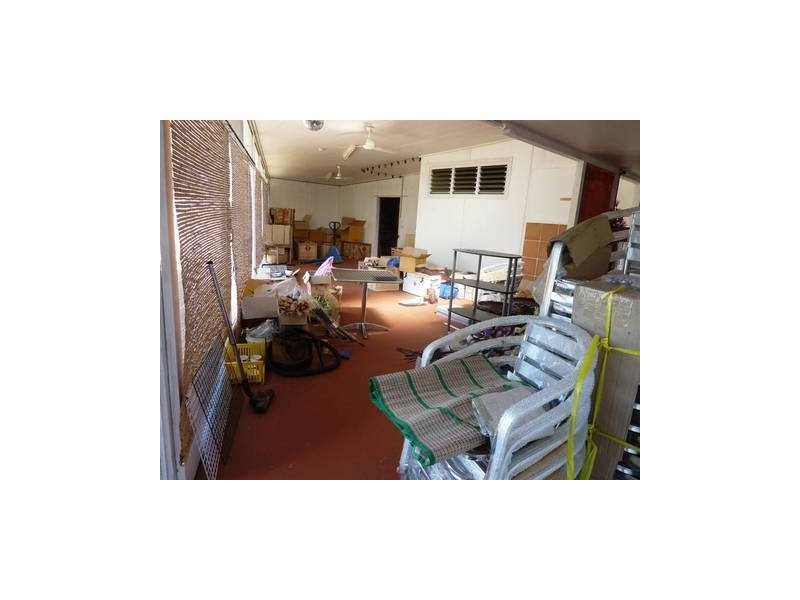 10 Robertson St, Torbanlea QLD 4662