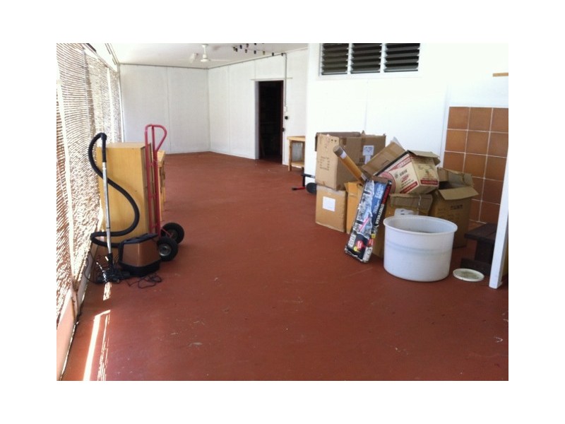 10 Robertson St, Torbanlea QLD 4662