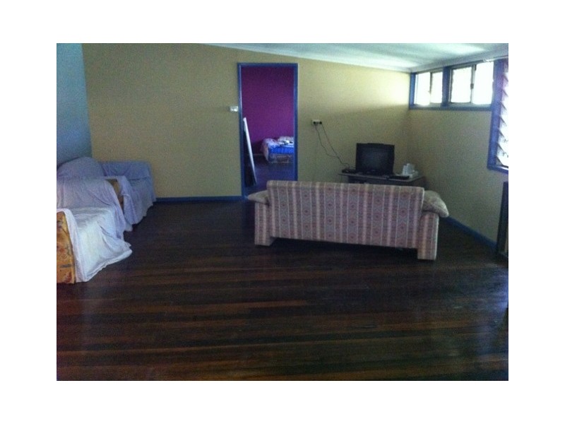 10 Robertson St, Torbanlea QLD 4662