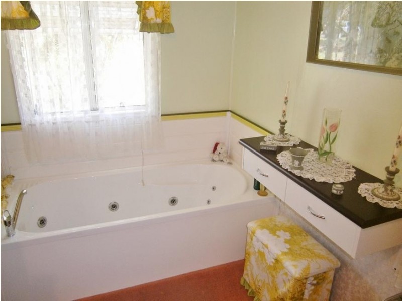 34 Smith Rd, Howard QLD 4659