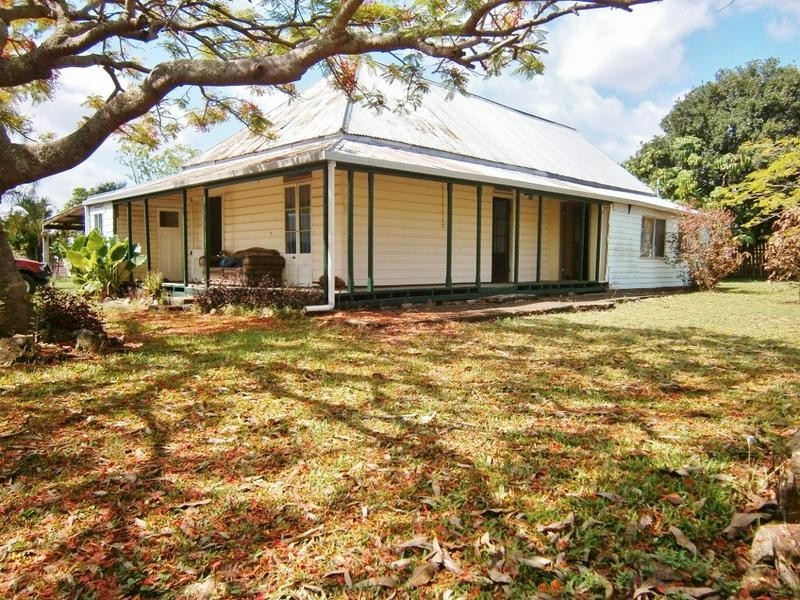 9-11 Woodrow Street, Howard QLD 4659