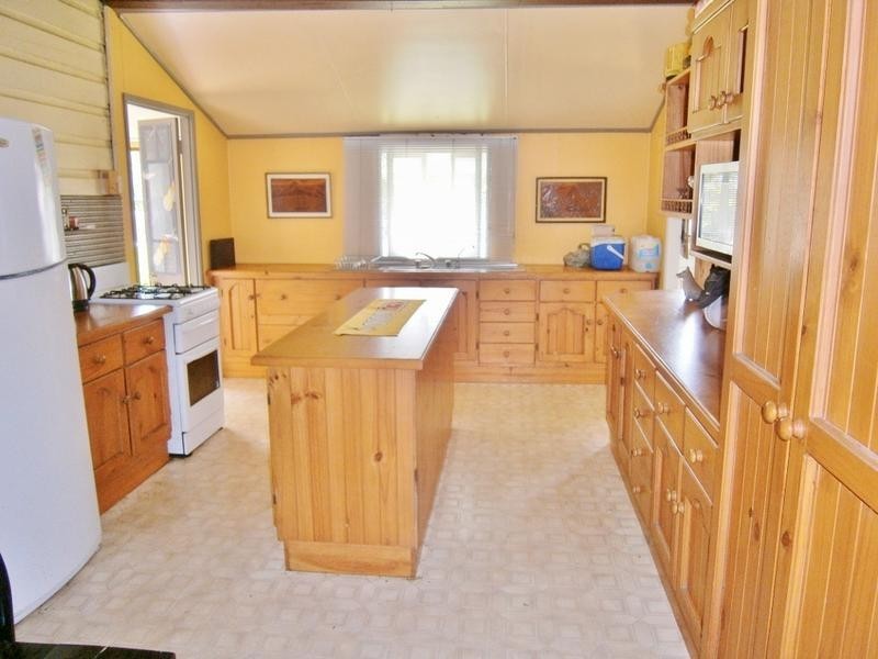 9-11 Woodrow Street, Howard QLD 4659