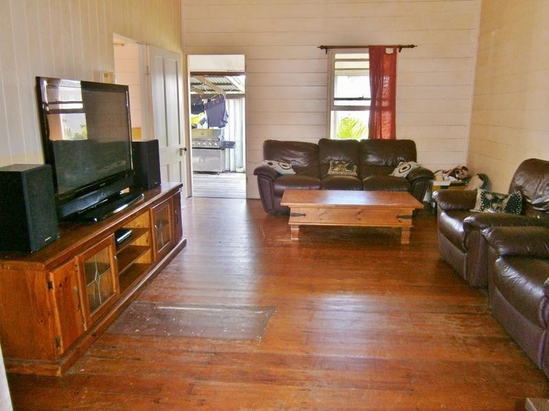 9-11 Woodrow Street, Howard QLD 4659