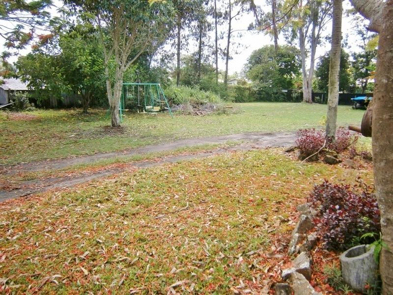 9-11 Woodrow Street, Howard QLD 4659