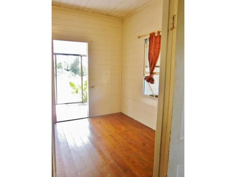 9-11 Woodrow Street, Howard QLD 4659