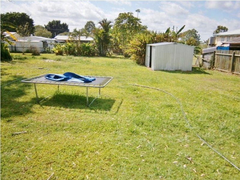 9-11 Woodrow Street, Howard QLD 4659