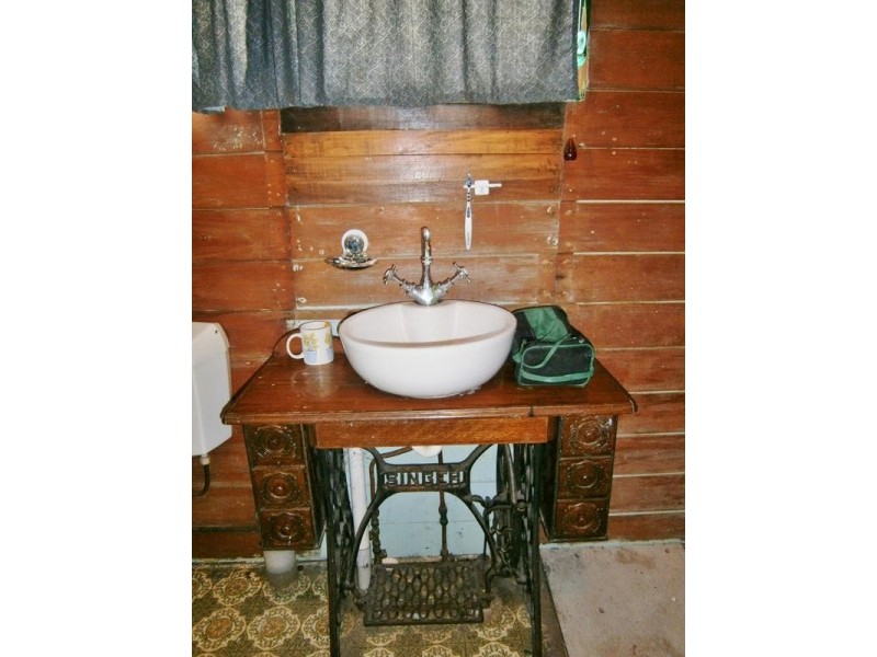 9-11 Woodrow Street, Howard QLD 4659