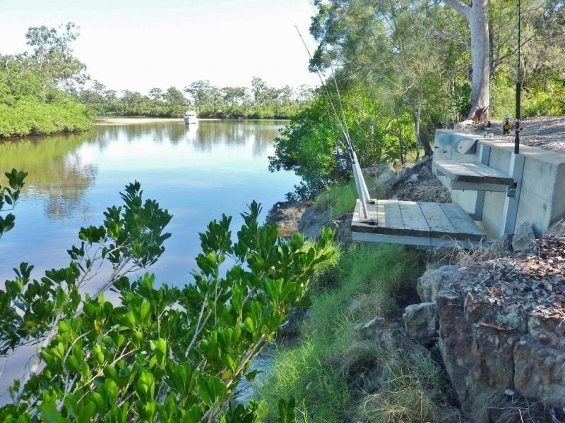8 Jacqueline Drive, Pacific Haven QLD 4659