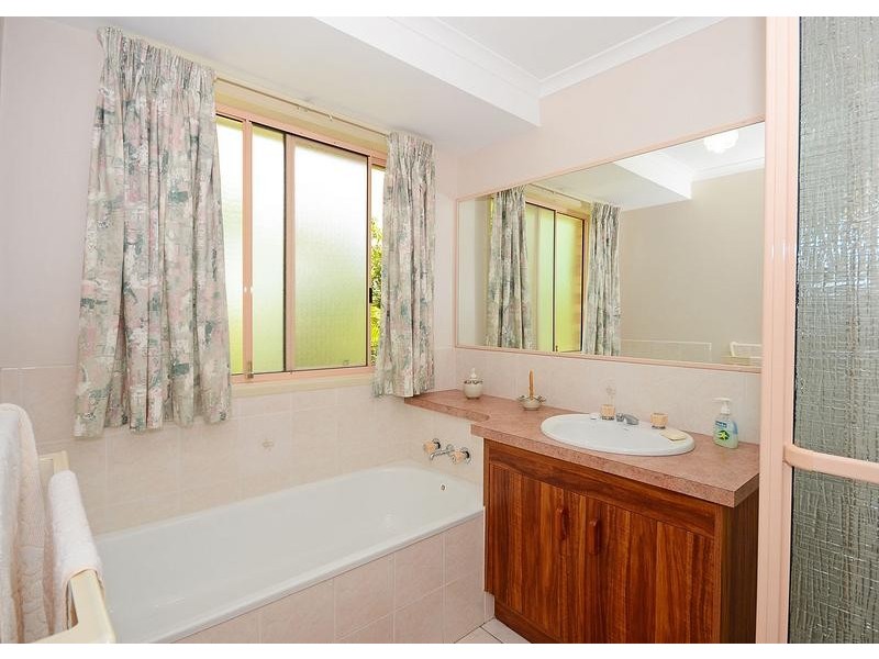 2-14 Thomas St, Howard QLD 4659