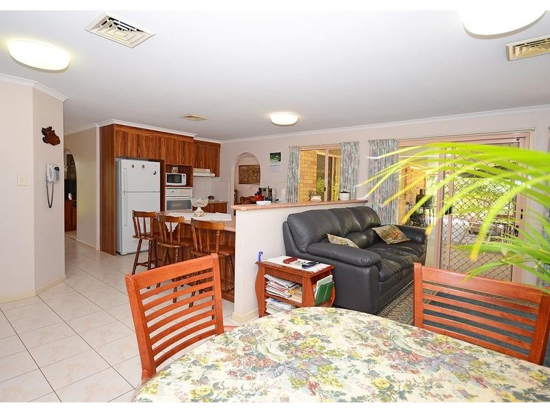 2-14 Thomas St, Howard QLD 4659