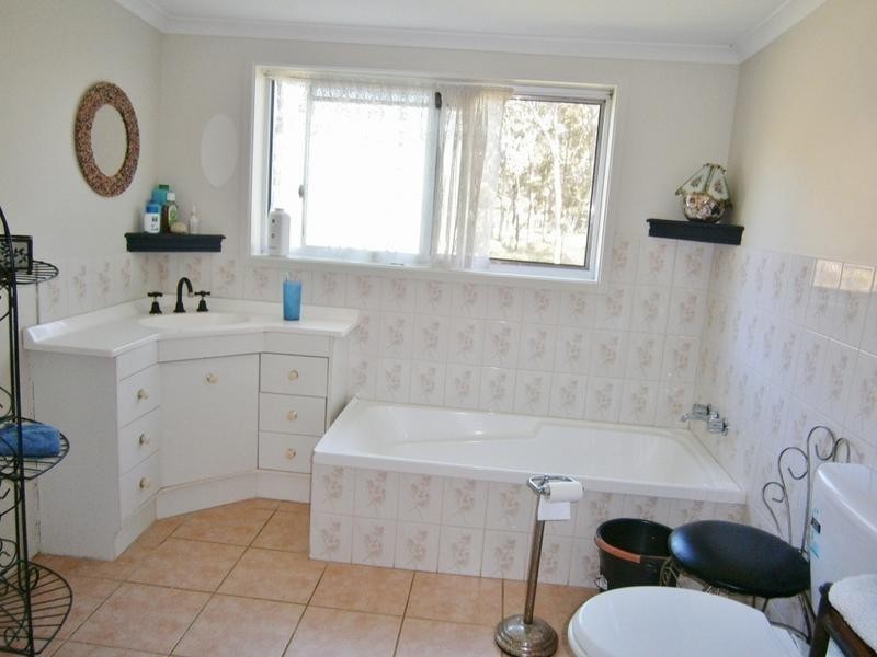 18 Miller Cres, Burrum Heads QLD 4659