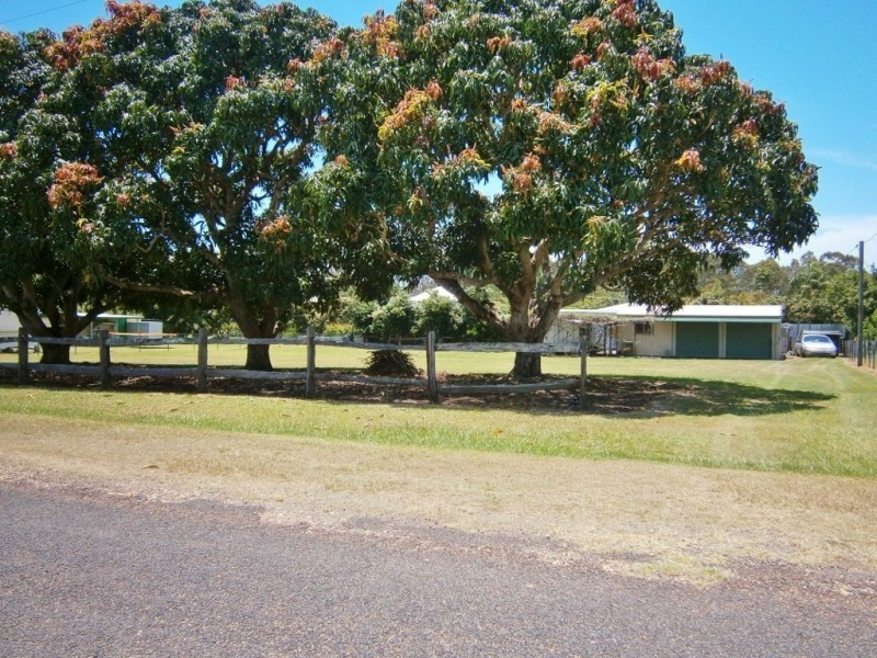 5 Charles St, Howard QLD 4659