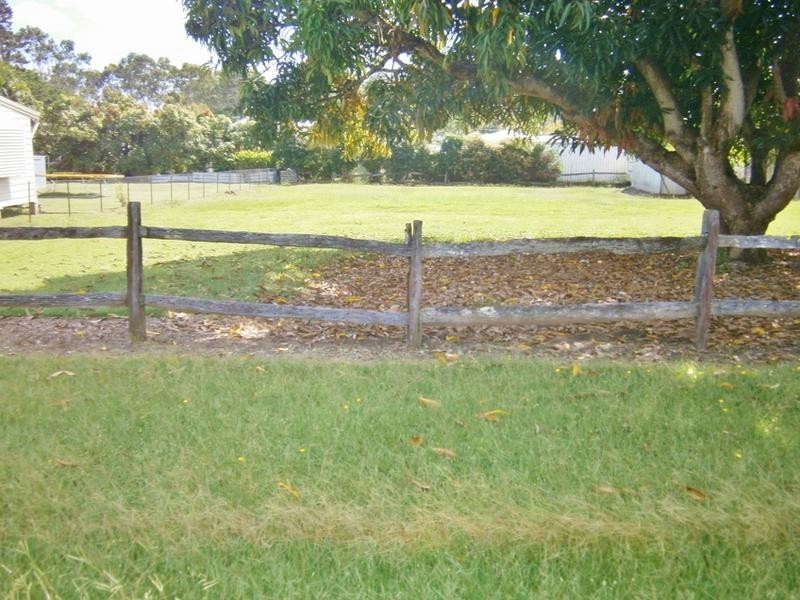 7 Charles St, Howard QLD 4659