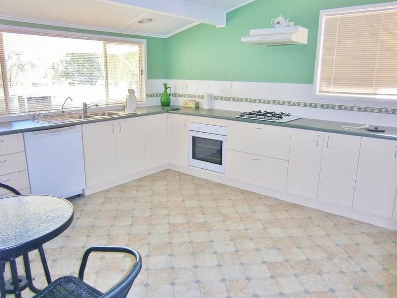 50 watkins st, Howard QLD 4659
