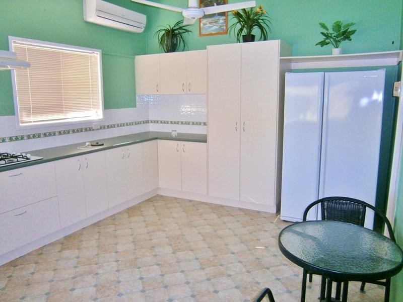 50 watkins st, Howard QLD 4659