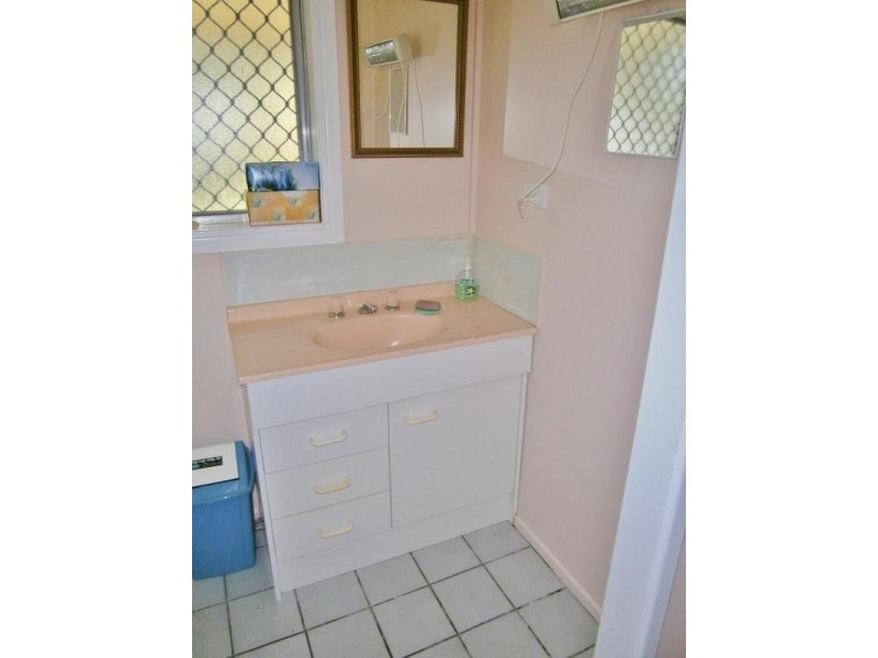 50 watkins st, Howard QLD 4659