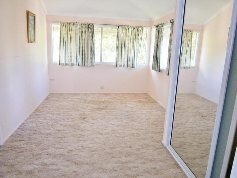 50 watkins st, Howard QLD 4659