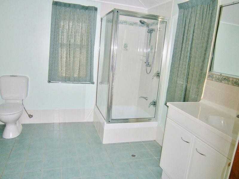 50 watkins st, Howard QLD 4659