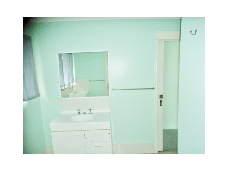 52 Robertson St, Torbanlea QLD 4662