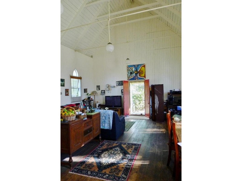 10 Crawford St, Torbanlea QLD 4662