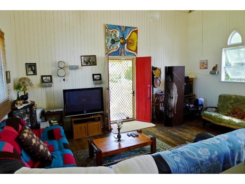 10 Crawford St, Torbanlea QLD 4662