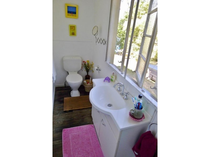 10 Crawford St, Torbanlea QLD 4662