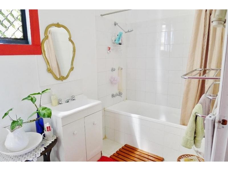10 Crawford St, Torbanlea QLD 4662