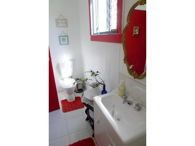 10 Crawford St, Torbanlea QLD 4662