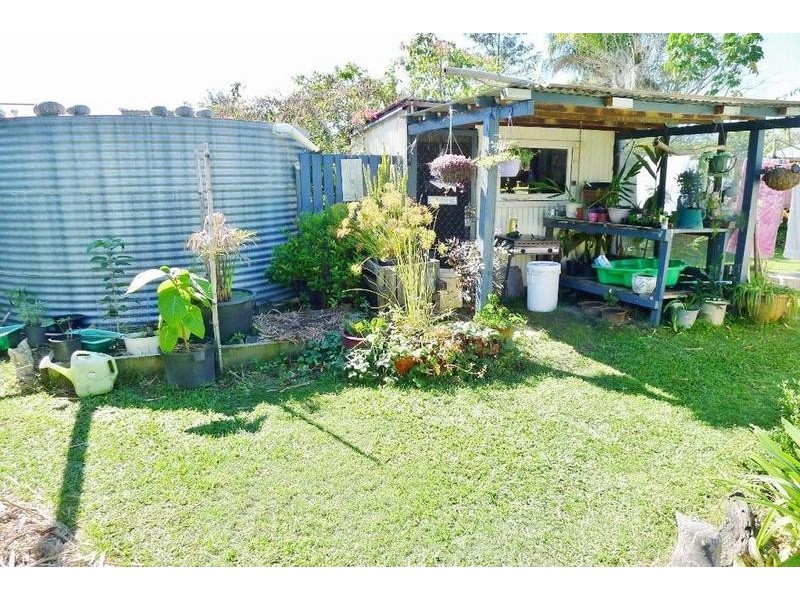 10 Crawford St, Torbanlea QLD 4662